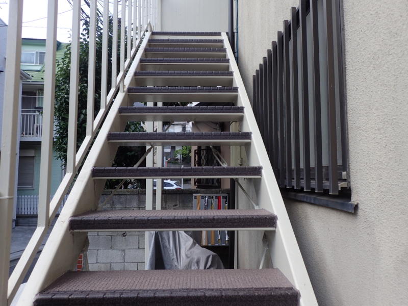 アパート階段をタキステップ3Ｗで施工