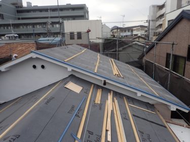 アパート屋根の葺き替え工事　立平葺き