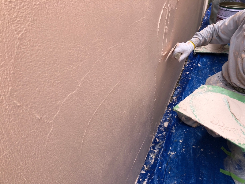 外壁塗装ジョリパット　トラバーチン調仕上げ　中塗り