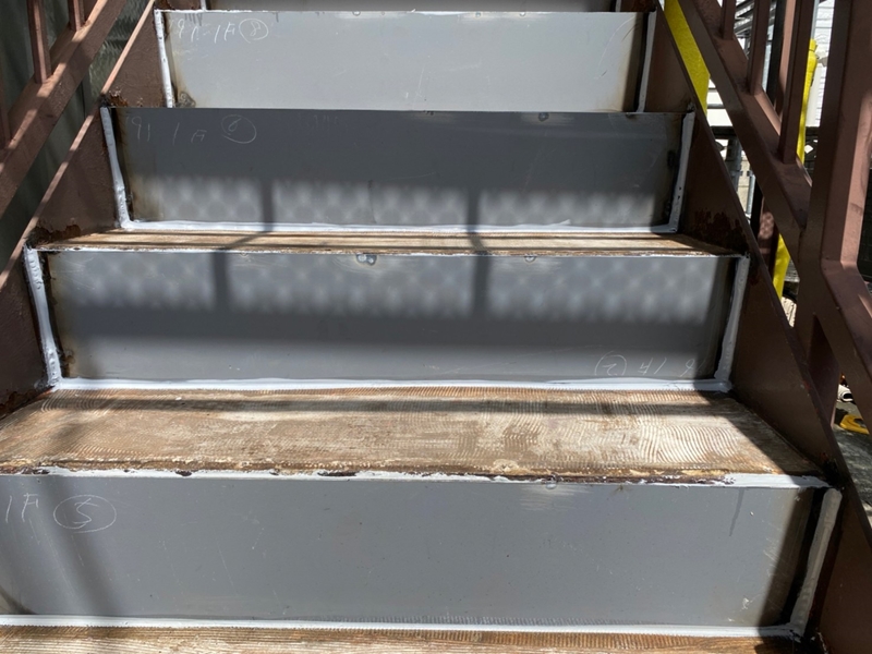 鉄階段の補修工事